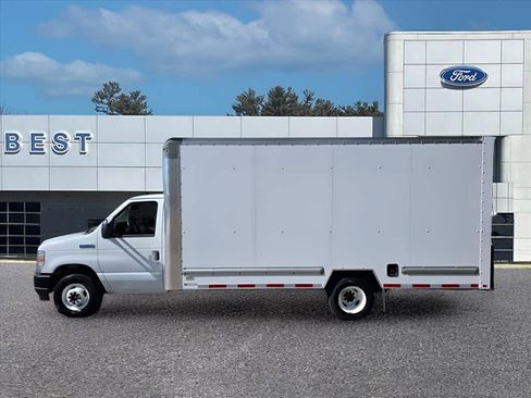 Used 2024 Ford E-350 and Econoline 350 Super Duty w/ Driver's Safety Package RWD image 4