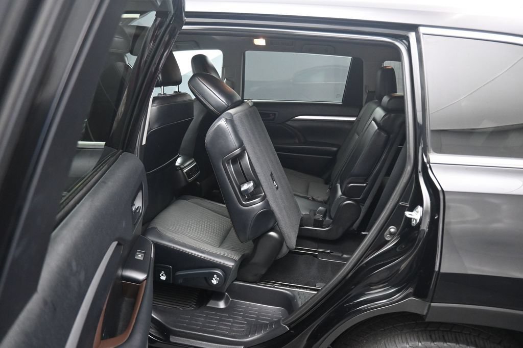 Used 2019 Toyota Highlander Plus AWD/4WD image 36