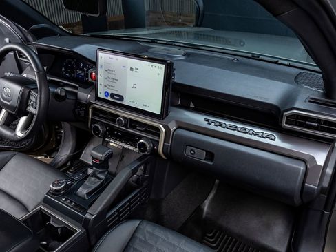 Used 2024 Toyota Tacoma TRD Off-Road w/ TRD Off Road Premium Package image 18