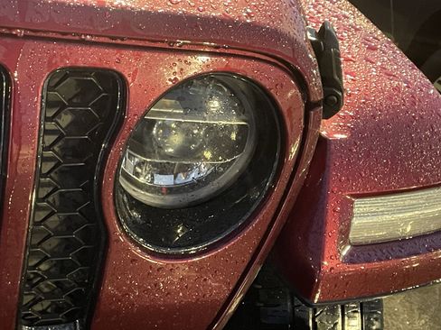 Used 2021 Jeep Gladiator Overland image 8