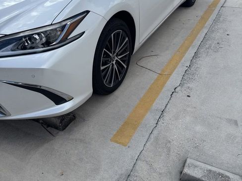 Used 2025 Lexus ES 300h w/ Premium Package FWD image 7