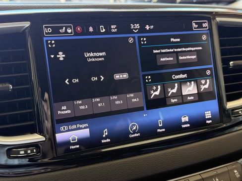 Used 2023 Chrysler Pacifica Touring-L FWD image 13