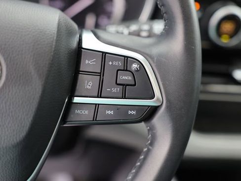 Used 2021 Toyota Highlander XLE image 20