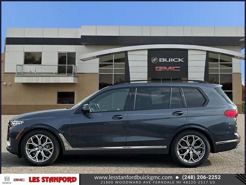 Used 2022 BMW X7 xDrive40i w/ Premium Package image 2