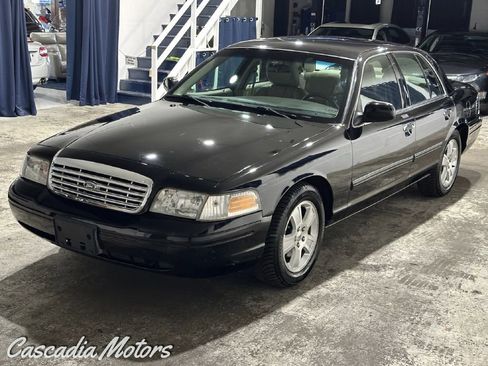 Used 2011 Ford Crown Victoria LX w/ Comfort Appearance Pkg image 3