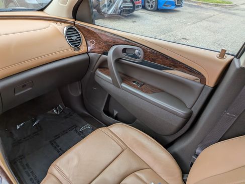 Used 2015 Buick Enclave Leather FWD image 19