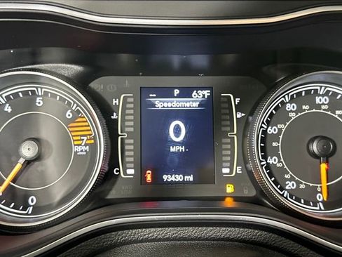 Used 2020 Jeep Cherokee Latitude Plus image 18