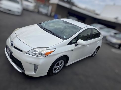 Used 2014 Toyota Prius Four FWD image 2