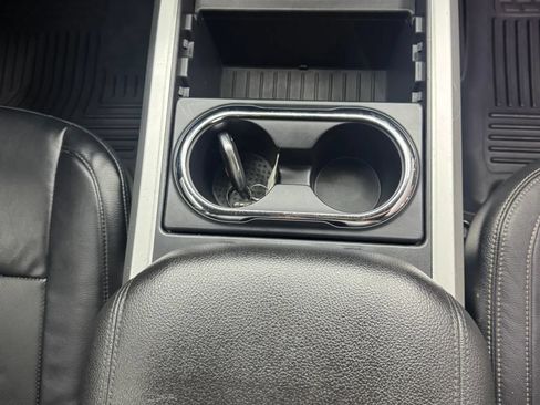 Used 2017 Nissan Titan SV RWD image 27