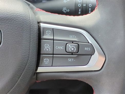 Used 2024 Jeep Compass Trailhawk image 20