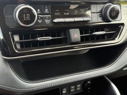 Used 2023 Toyota Highlander LE AWD/4WD image 24