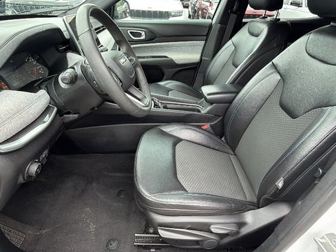 Used 2024 Jeep Compass Latitude AWD/4WD image 16