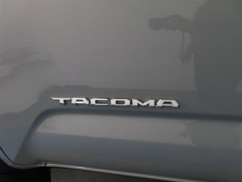 Used 2021 Toyota Tacoma TRD Off-Road image 10