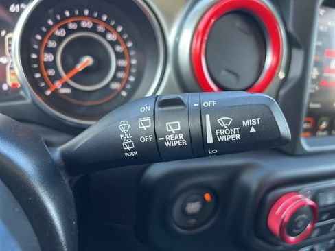 Used 2022 Jeep Wrangler Unlimited Sahara AWD/4WD image 18