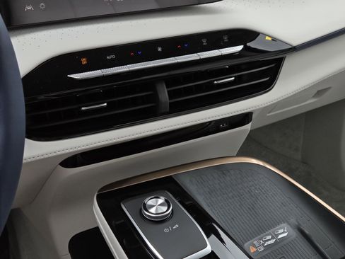 New 2026 Buick Enclave Avenir w/ Super Cruise Package FWD image 12
