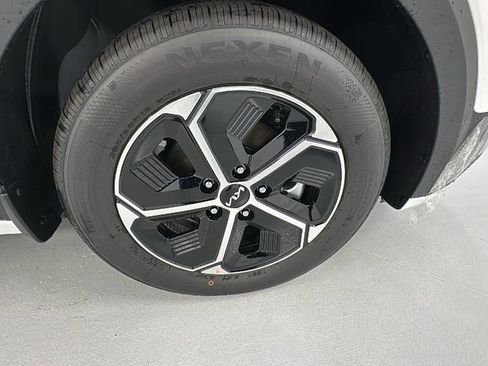 New 2025 Kia Niro EX image 9