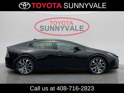 Used 2024 Toyota Prius Prime Premium FWD image 10