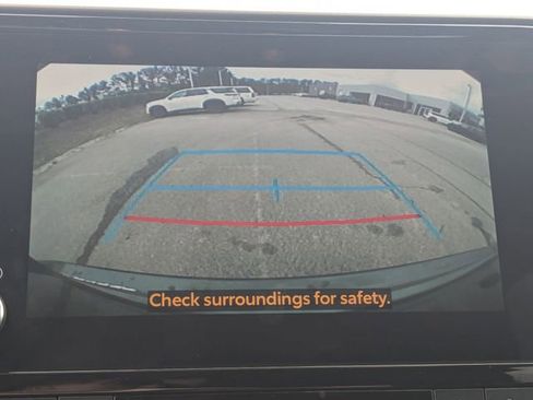 Used 2023 Toyota Highlander XLE FWD image 22