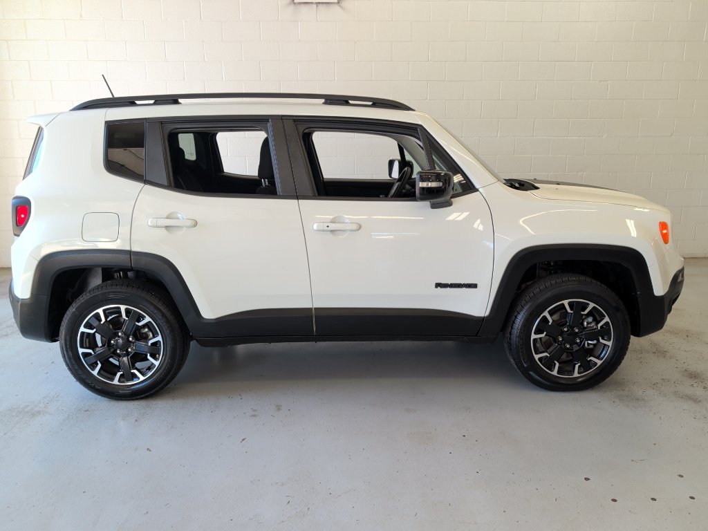 Used 2023 Jeep Renegade Latitude AWD/4WD image 2
