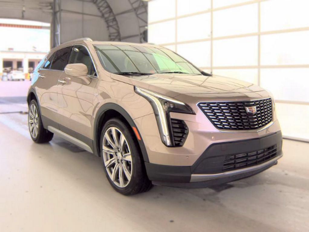 Used 2023 Cadillac XT4 Premium Luxury w/ Technology Package AWD/4WD image 4