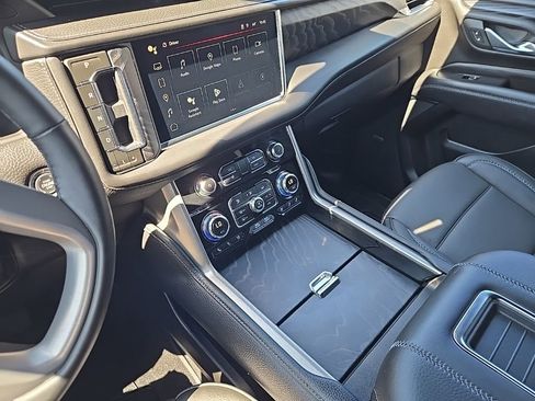 Used 2024 GMC Yukon Denali AWD/4WD image 26