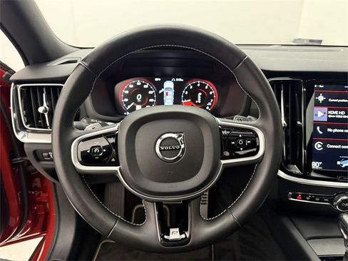 Used 2019 Volvo S60 T5 R-Design image 18
