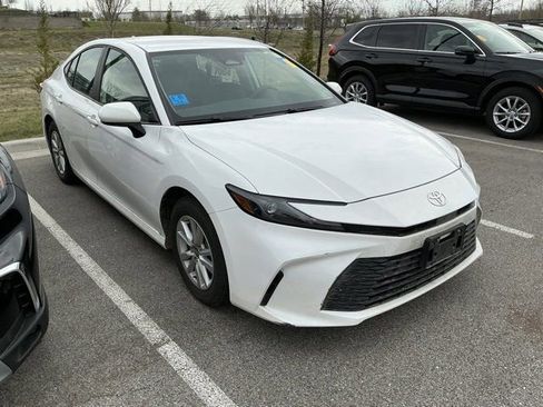Used 2025 Toyota Camry LE image 4