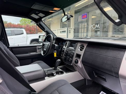 Used 2017 Ford Expedition XLT AWD/4WD image 28