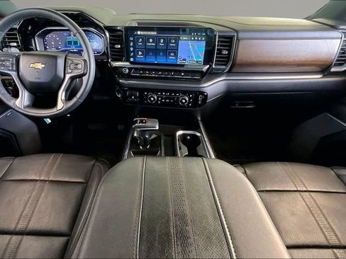 Used 2024 Chevrolet Silverado 1500 High Country w/ High Country Premium Package AWD/4WD image 7