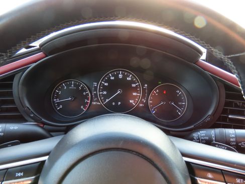 Used 2019 MAZDA MAZDA3 Hatchback w/ Premium Package image 31