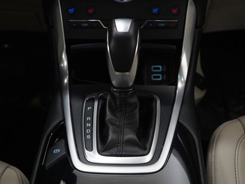 Used 2017 Ford Edge Titanium w/ Equipment Group 301A AWD/4WD image 16