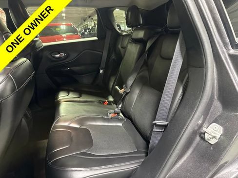 Used 2019 Jeep Cherokee Latitude Plus AWD/4WD image 28