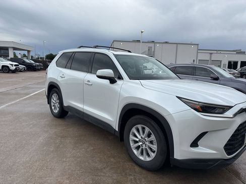 Used 2026 Toyota Grand Highlander AWD image 2