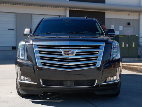 Used 2017 Cadillac Escalade ESV Platinum image 20