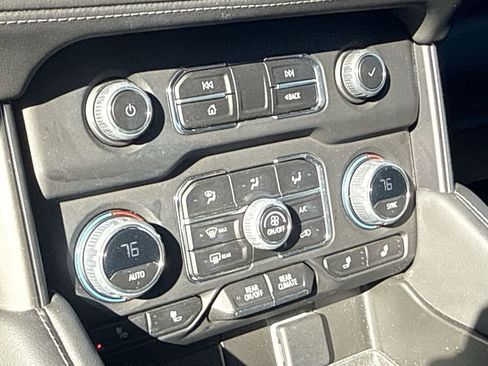 Used 2023 Chevrolet Tahoe Z71 image 18