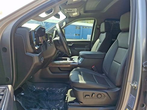 Used 2025 Chevrolet Silverado 2500 LTZ w/ LTZ Plus Package image 16