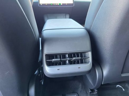 Used 2025 Tesla Model Y Long Range RWD image 35