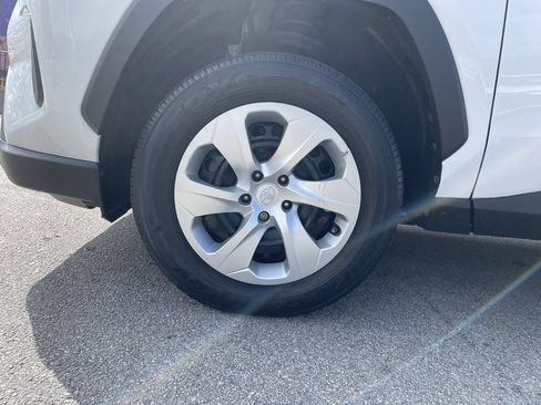 Certified 2021 Toyota RAV4 LE AWD/4WD image 9