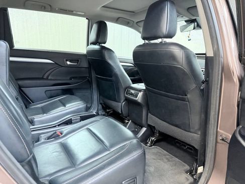 Used 2018 Toyota Highlander XLE FWD image 30