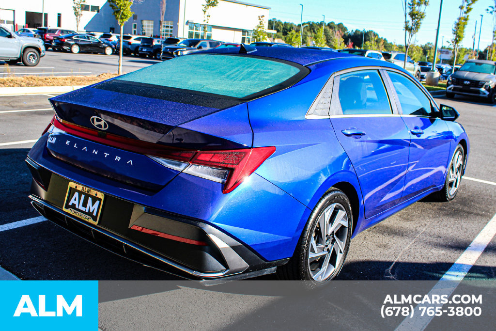 Used 2025 Hyundai Elantra SEL FWD image 5