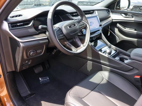 New 2026 Jeep Grand Cherokee Limited AWD/4WD image 3