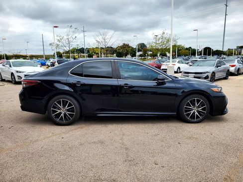 Used 2022 Toyota Camry SE image 4