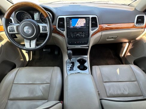 Used 2013 Jeep Grand Cherokee Overland image 12