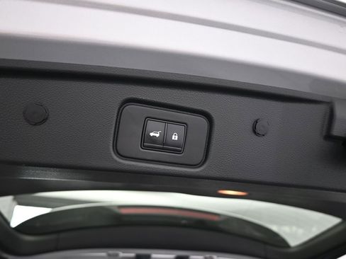 Used 2022 Nissan Pathfinder SV w/ SV Premium Package image 42