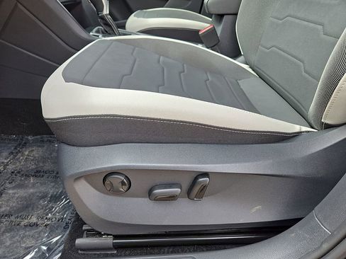 Used 2026 Volkswagen Taos SE image 23