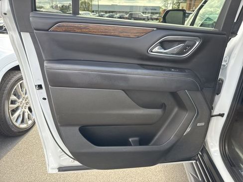 Used 2023 Chevrolet Suburban Premier image 33