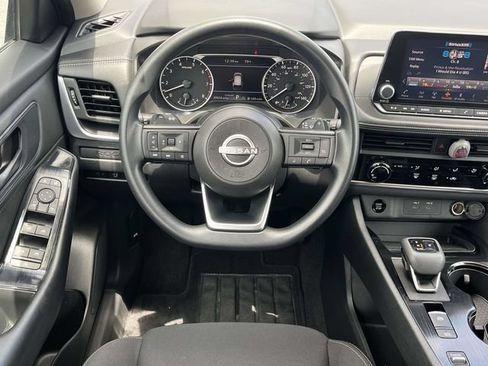 Used 2024 Nissan Rogue S FWD image 17