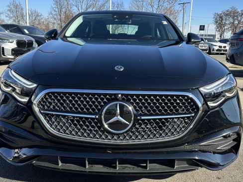 Used 2024 Mercedes-Benz E 450 4MATIC Sedan image 3