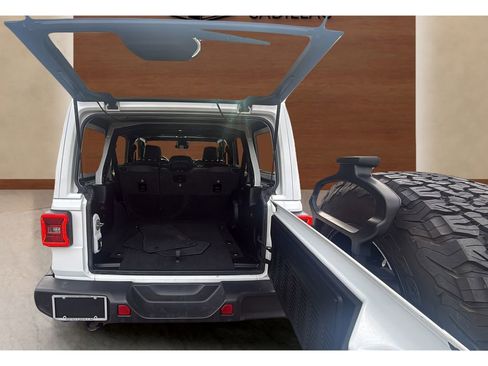 Used 2020 Jeep Wrangler Unlimited Sahara image 17