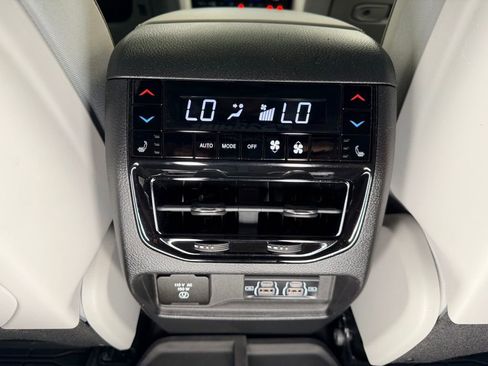 Used 2022 Jeep Grand Cherokee Summit w/ Advanced Protech Group IV AWD/4WD image 11